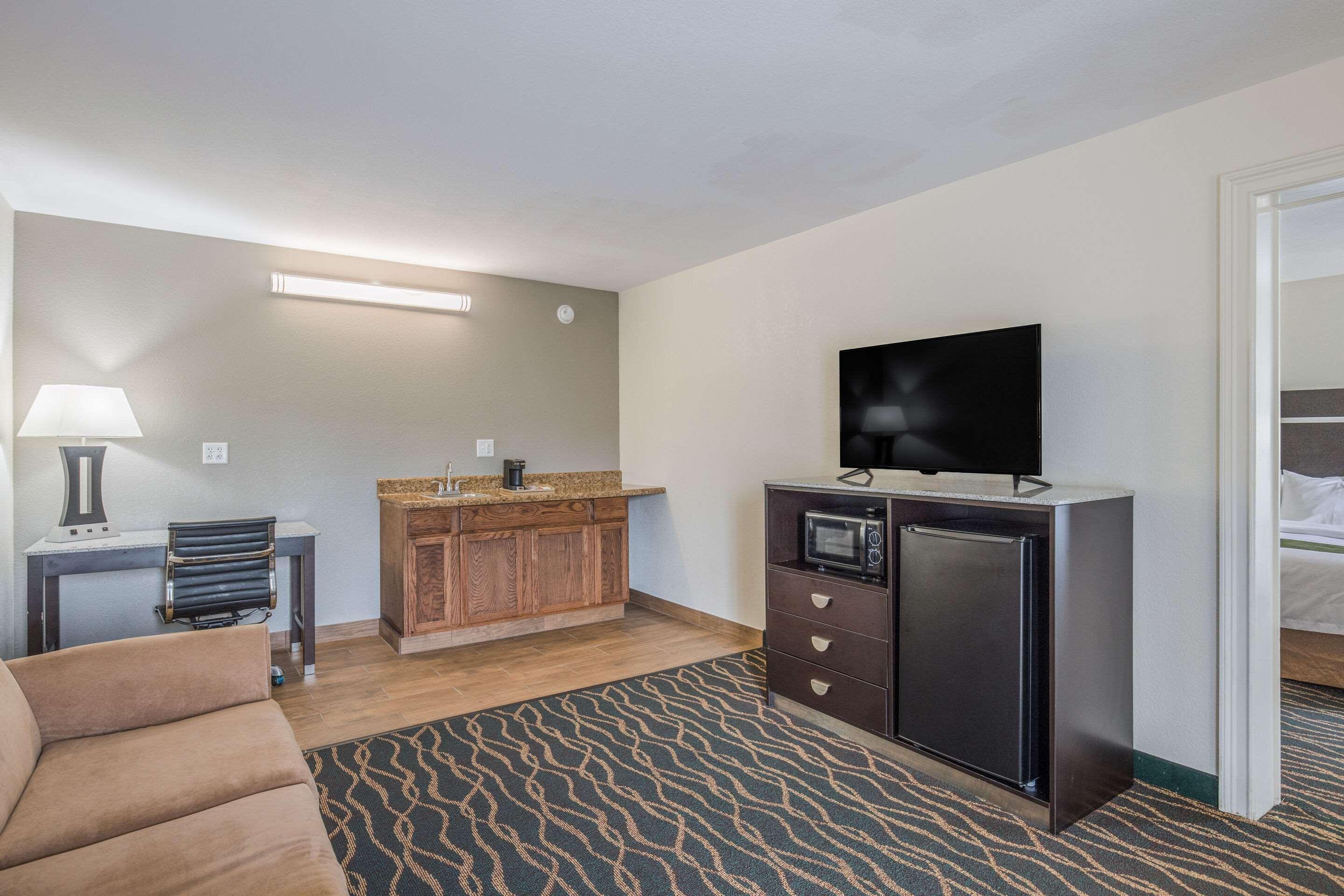 Quality Inn & Suites Conference Center Thomasville Bagian luar foto