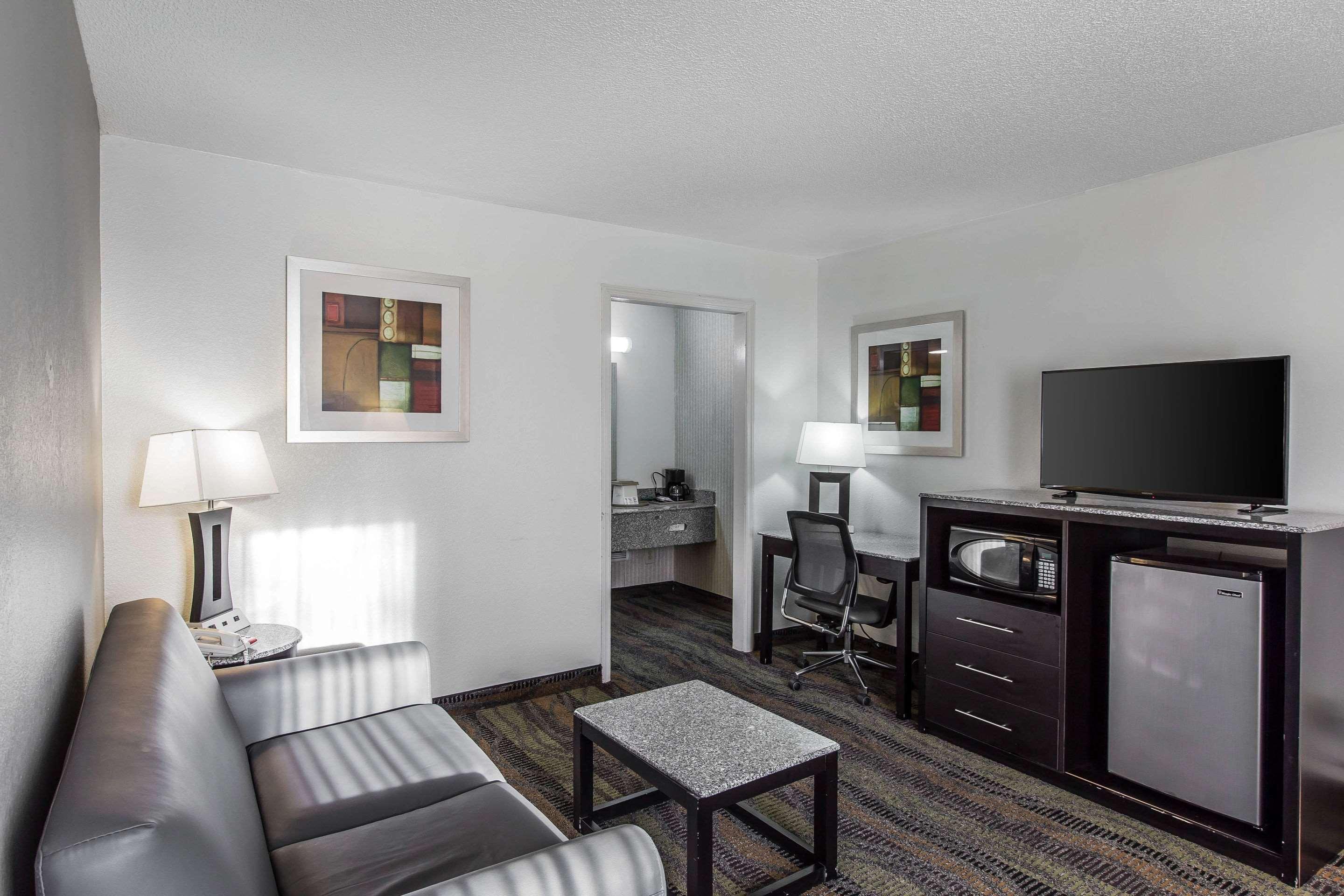 Quality Inn & Suites Conference Center Thomasville Bagian luar foto