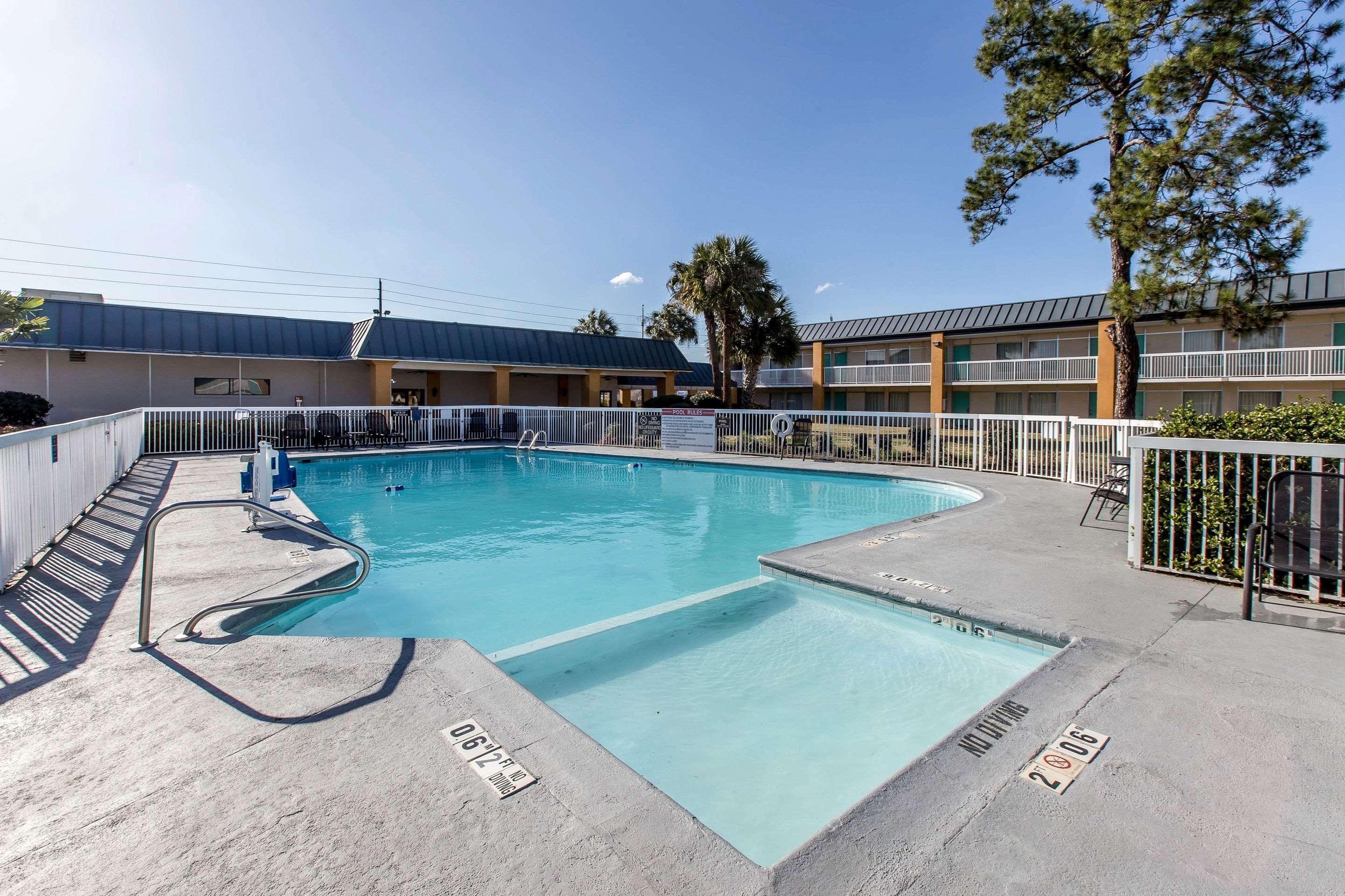 Quality Inn & Suites Conference Center Thomasville Bagian luar foto