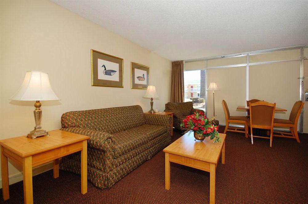 Quality Inn & Suites Conference Center Thomasville Bagian luar foto